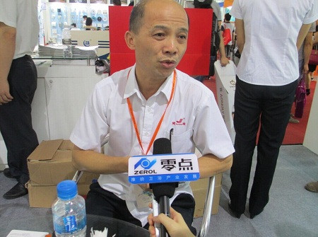  健雄地漏总经理黄贵周在接受小编采访