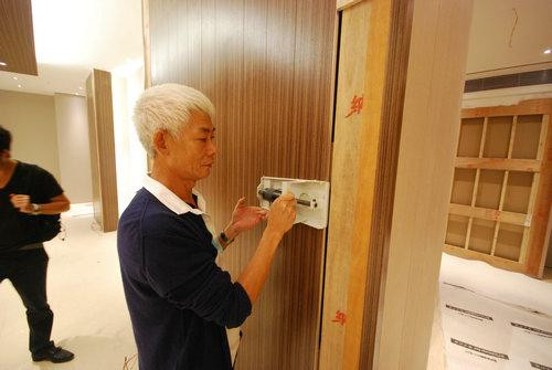 迪信总裁梁少禧亲临施工现场，检验施工质量