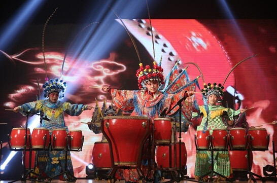 晚会现场节目表演