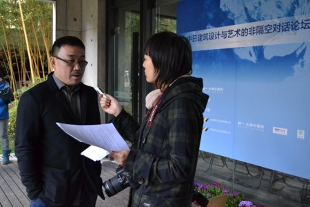 宋照青老师接受记者采访