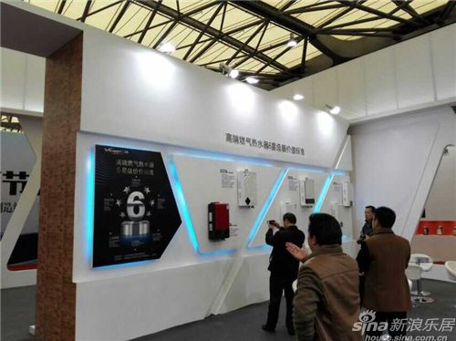 万和S级高端智能燃气热水器吸引参展者眼球