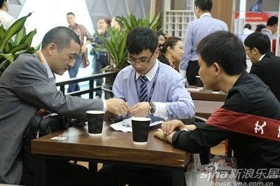 互换名片，增进了解，酝酿未来商机