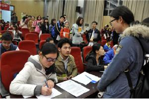不忘助学初衷，仇启明亲临武大招募志愿者