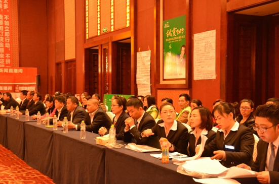 (变色龙高层出席“执变2015”商务年会)