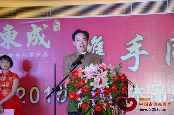 大涌镇党委书记黄红全表示,东成红木的发展经验是值得许多红木家具企业借鉴学习的