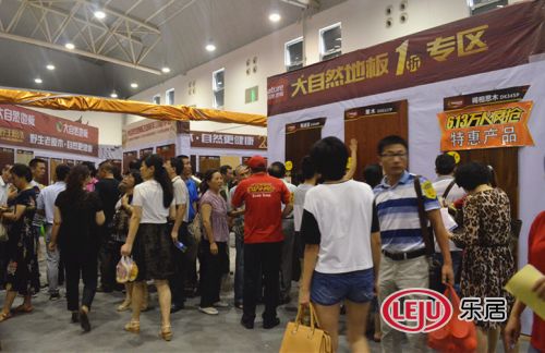 消费者陆续进场 消费者陆续进场