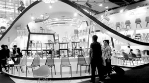 家居展上塑料家具色彩缤纷