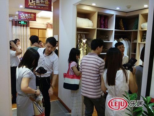 客户跟随家居顾问体验产品 客户跟随家居顾问体验产品