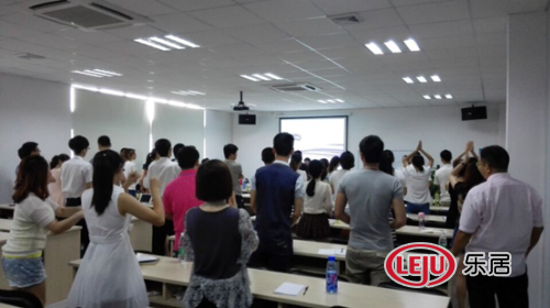 课堂上热烈的氛围