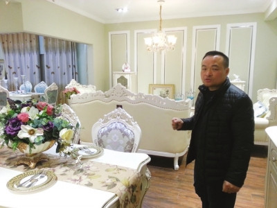 产业园为潘新文解决了资金瓶颈,生产的欧式家具十分畅销,年产值增幅在15%以上。