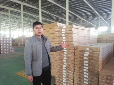 产业园解决了“拦路虎”,80后老板张安的企业发展迅速,生产形势良好。