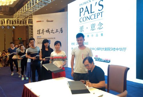 梁景华新书《派·意念》现场签售 梁景华新书《派·意念》现场签售