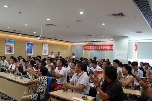金牌卫浴的品牌实力和温馨爱家的文化理念,赢得了嘉宾们热烈的掌声 金牌卫浴的品牌实力和温馨爱家的文化理念,赢得了嘉宾们热烈的掌声