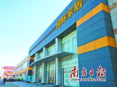 厚街国际家居如今已是“铁将军”把门，人去楼空。