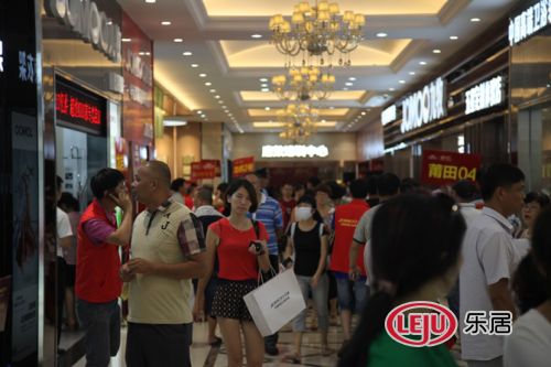 九牧工厂现场人头躜动