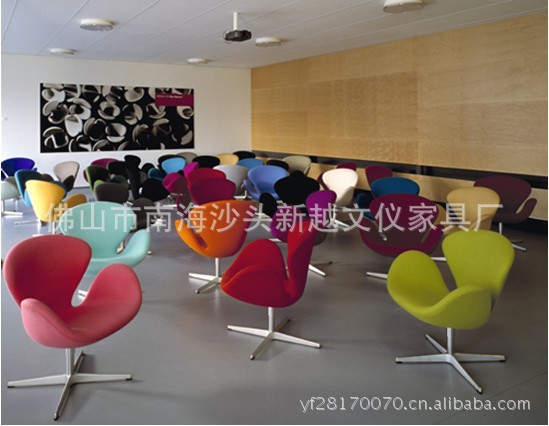 精品展示定型海绵天鹅椅 设计师家具 个性家具设计 商场休闲椅