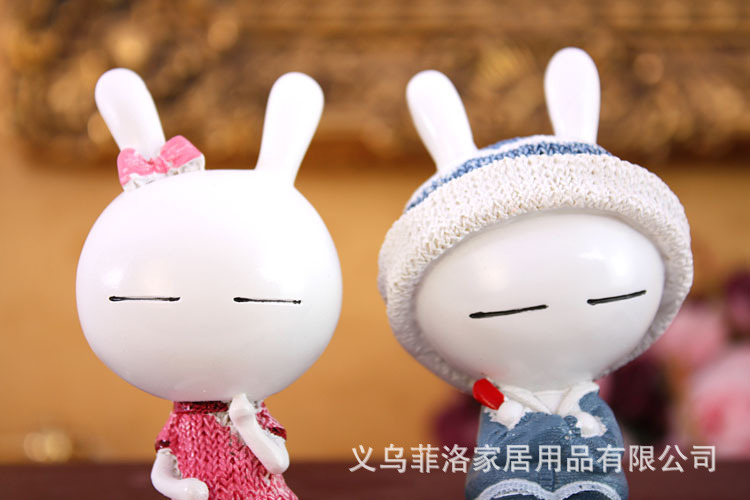 淘宝热销！可爱树脂摆件 家居办公装饰品 兔子吊脚娃娃批发 SA216